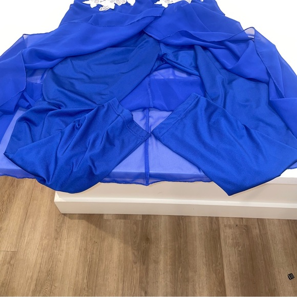 Elegant Blue Dress with Floral Accents - Picture 6 of 10